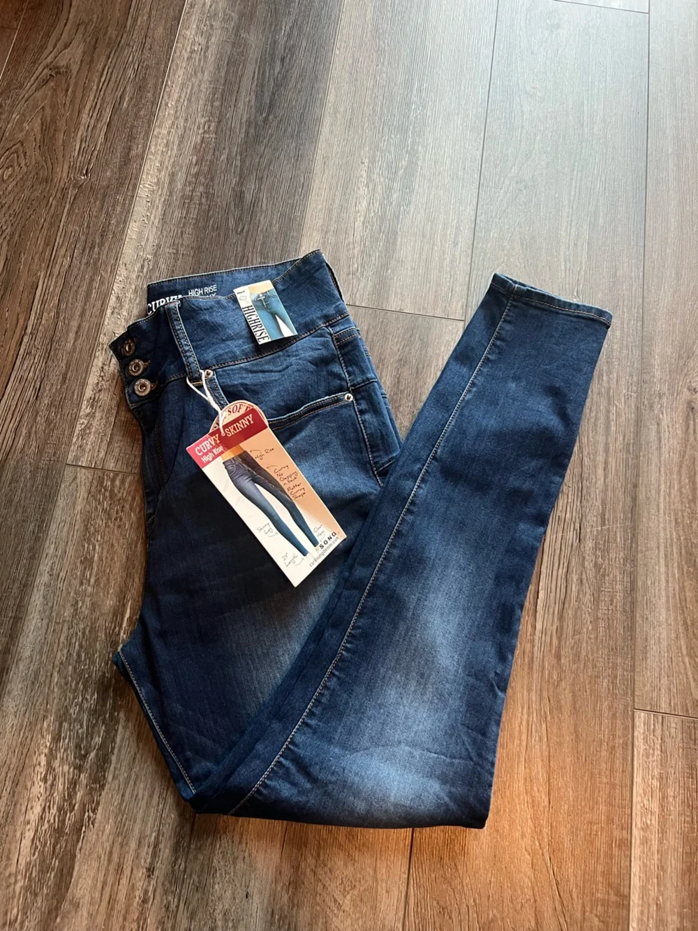 Women's Skinny Jeans in Dark Indigo Wash